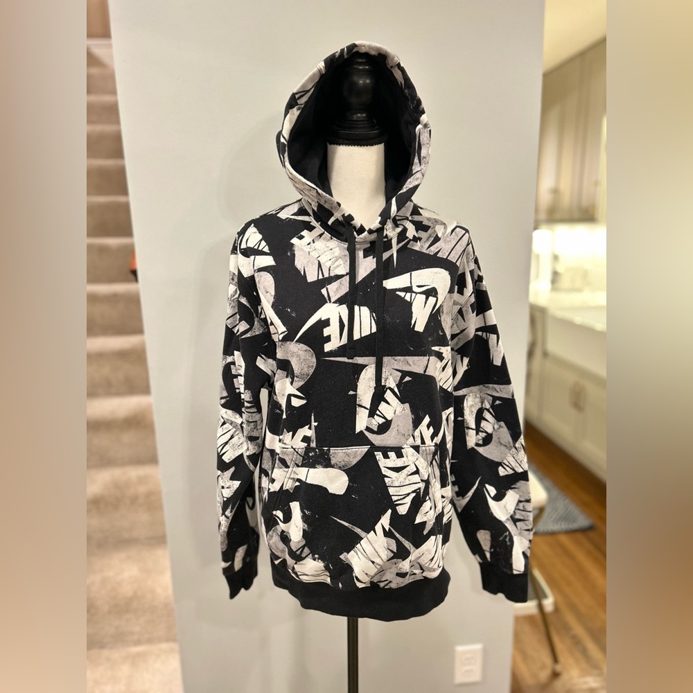 Nike black and white sweatshirt